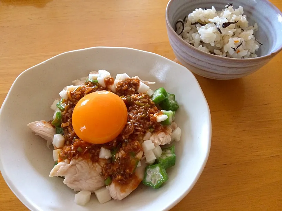 プーティさんの料理 しっとり✨ 鶏むね肉とオクラの ユッケ風〜♪|みきおさん