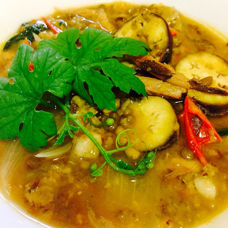 Mung Beans with vegetables, fish and young leaves of bitter melon for garnish|Laarni Nabongさん