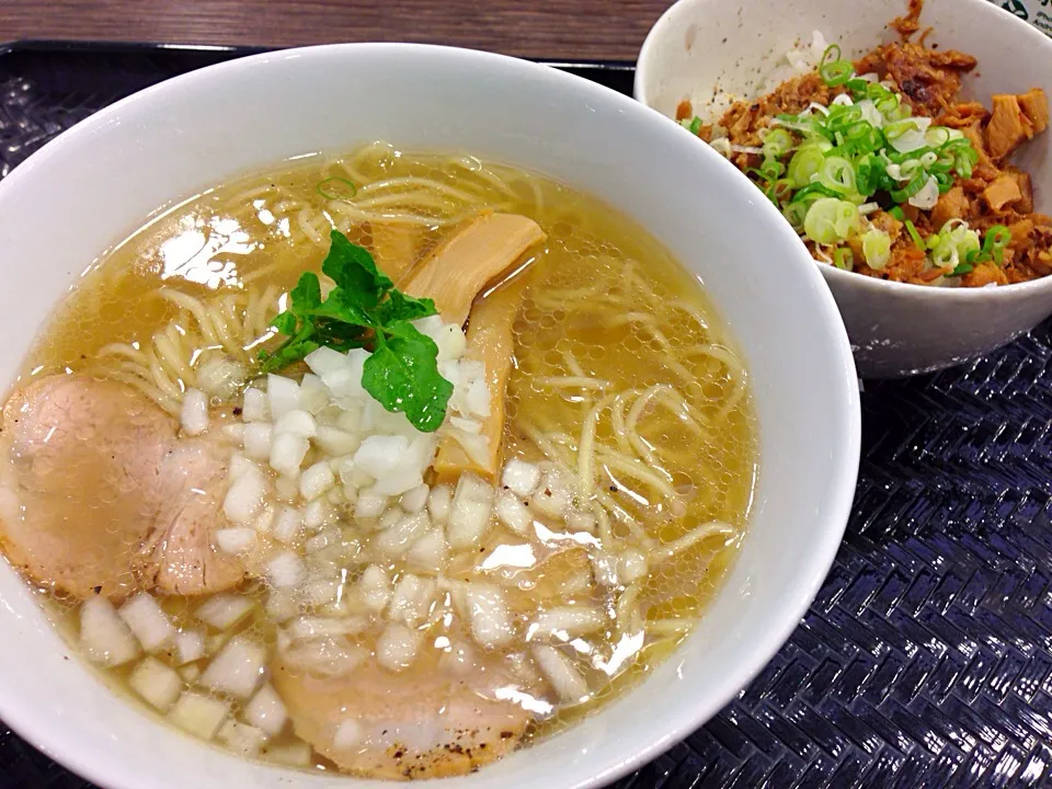 足柄SA上り 野の実 焦がしGYU塩らぁ麺&チャーシュー丼|としおさん