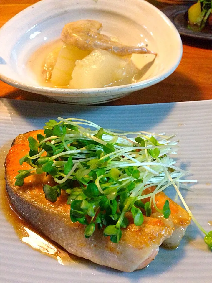 鮭ステーキに冬瓜と鶏手羽の煮物|脇田喬さん