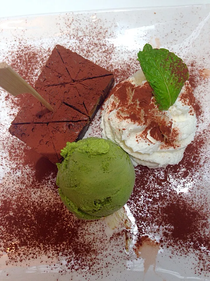 Mix & Match :: Browine & Greentea icecreme|didi kullawadeeさん