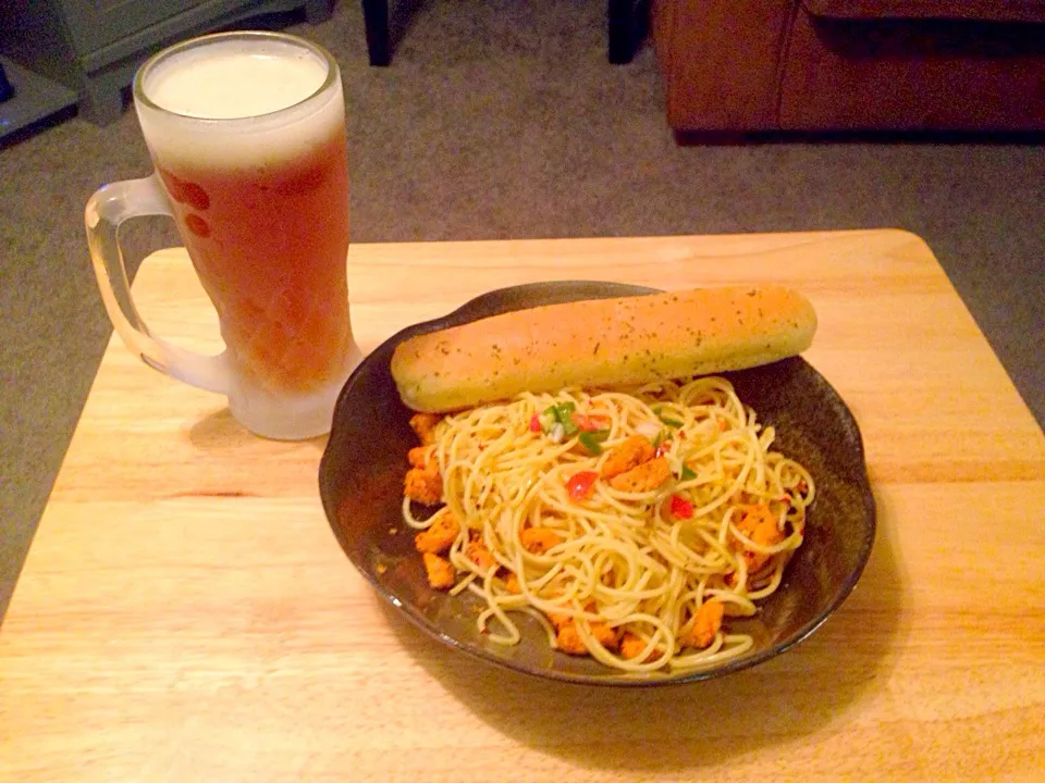 Pan Seared Chicken on a bed of pasta with a garlic and olive oil.|Rafael Pachecoさん