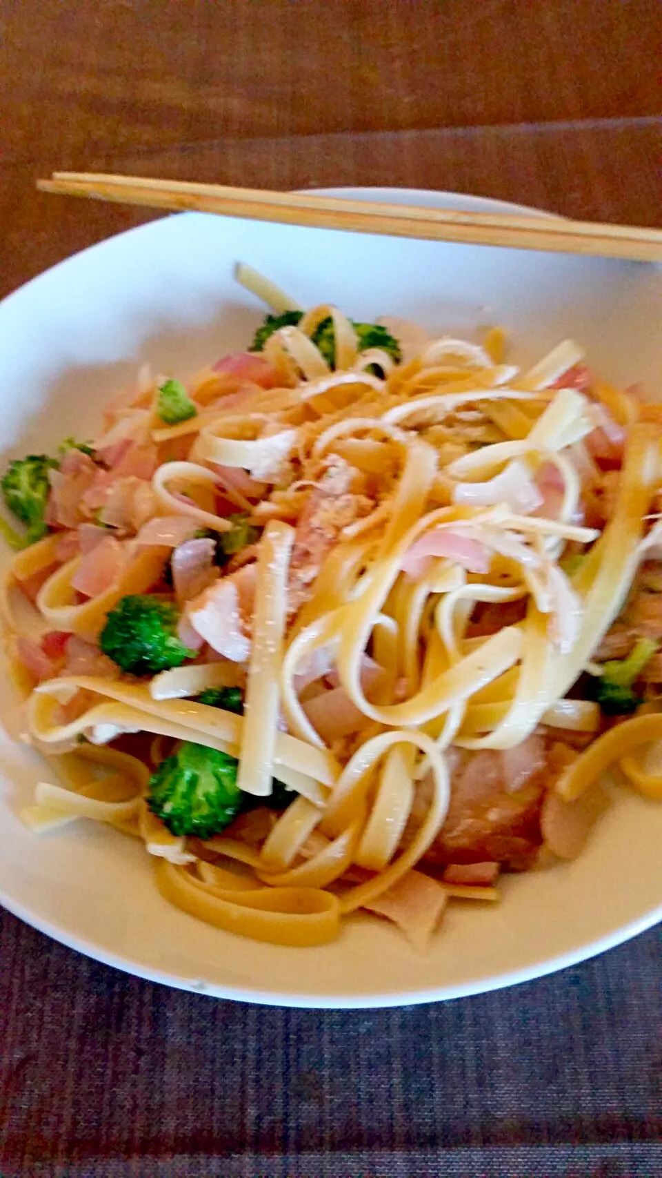 Spring pasta 

  Red onion, broccoli, and chicken|tomokoさん