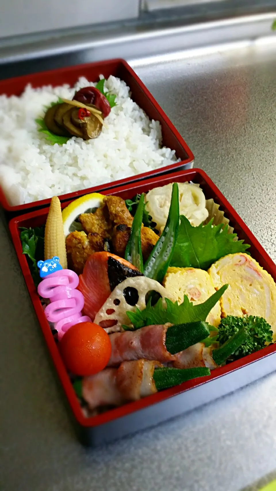 《火曜日のお弁当》🍱

・鶏の塩麹漬けタンドリーチキン
・ロールキャペツ
・カニカマ入りだし巻き玉子
・焼き鮭
・スイートコーン
・オクラベーコン巻き

行ってらっしゃ〜い♡|藤田 まり子さん