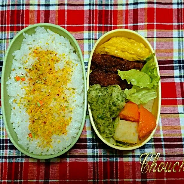 Snapdishの料理写真:8/12(火)の旦那弁当
♪ソースカツ
♪オムレツ
♪ちくわ磯辺揚げ
♪じゃがいもスープ煮|ふみぃさん