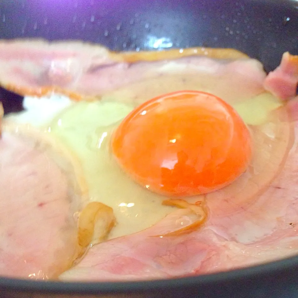 比内地鶏たまご🍳とシマダドイツハムとでハムエッグの朝ごはん|Kumi_loveさん