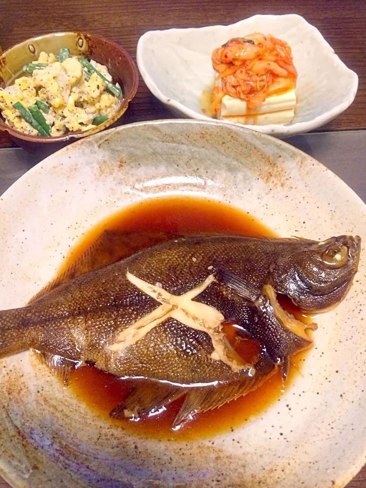 Snapdishの料理写真:鰈の煮付け＊ささげたまごサラダ＊キムチ奴|Risa Takahashiさん