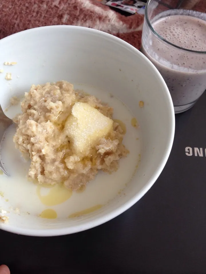 Oatmeal with banana/blueberry smoothie 😊|Trine Thomsenさん