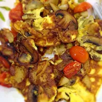 Potato, mushrooms, zucchini, cherry tomatoes omelette :)|wei weiさん