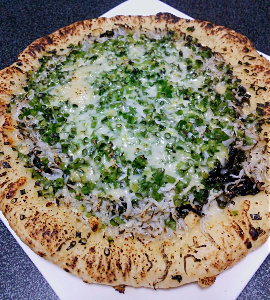 Snapdishの料理写真:オイラの十八番Pizza♪しらすのチチニエリ(*´∇｀*)／|Yukiさん