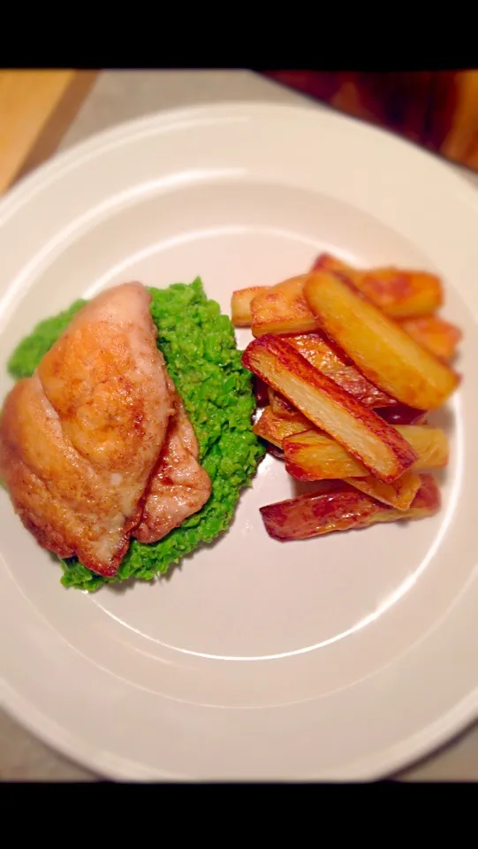 Grilled Snapper, Chips and Pea Purée|Chrisy Hillさん