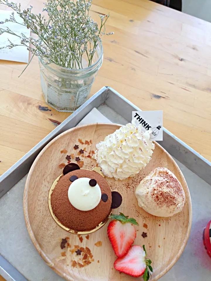 Snapdishの料理写真:Chocolate moose teddy bear with vanilla ice cream|PhUnGさん