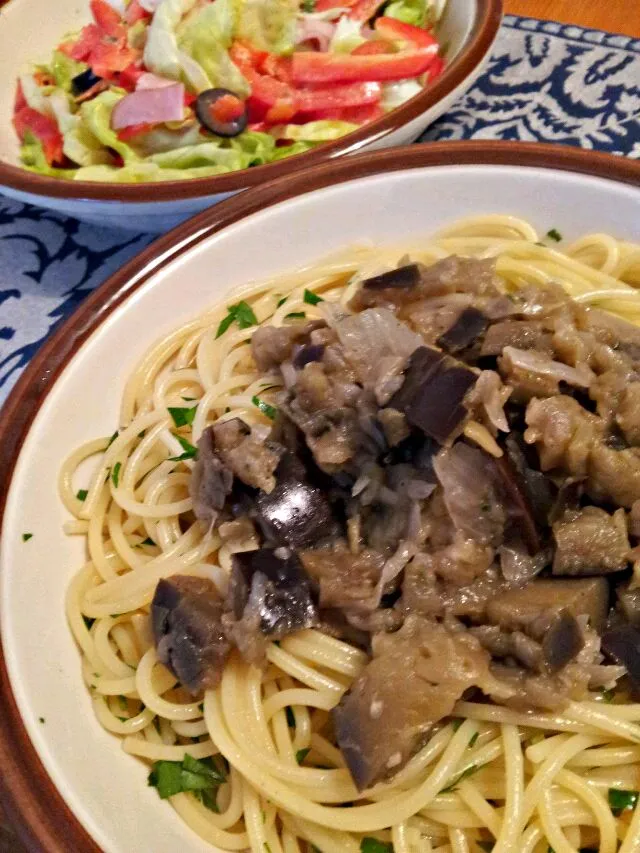 茄子のパスタ
パプリカとオリーブのサラダ

 #Pasta #Salad #パスタ/ピザ #サラダ|ゆーみんさん