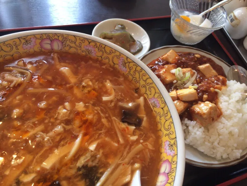 Snapdishの料理写真:【日替定食】スーラータンメンと小麻婆豆腐丼を頂きました。|momongatomoさん