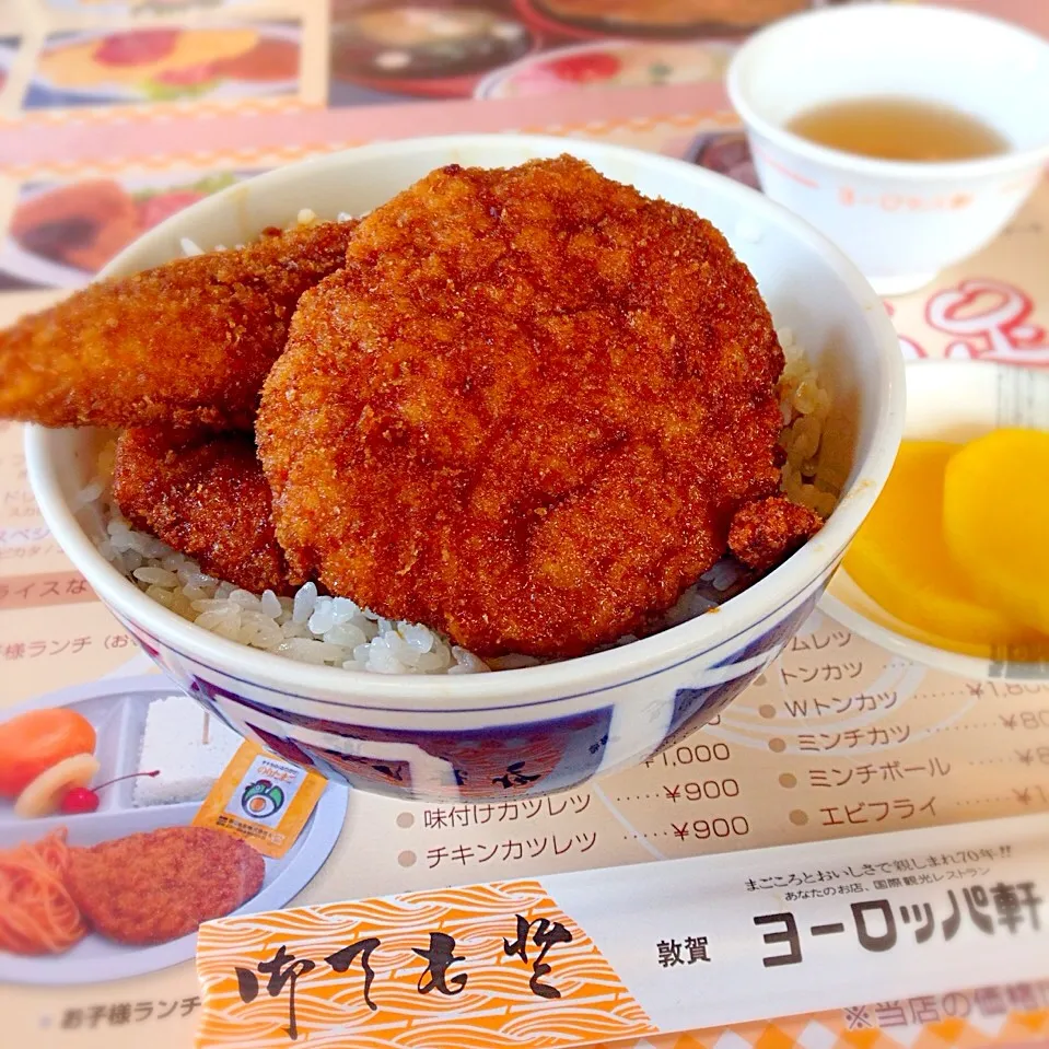 Snapdishの料理写真:福井県のヨーロッパ軒でミックス（トンカツ、ミンチカツ、チキンカツ）丼♡(๑´ڡ`๑)|みちさん