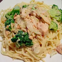 Snapdishの料理写真:salmon and broccoli pasta :)|stacysmomさん