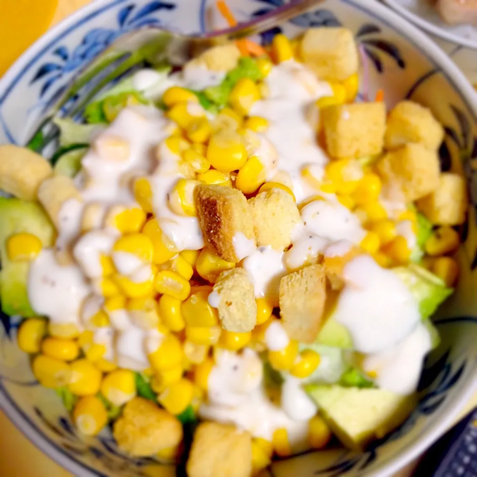 Snapdishの料理写真:Caesar Salad with Corn コーン入り シーザーサラダ|Mama Kathi Dinerさん