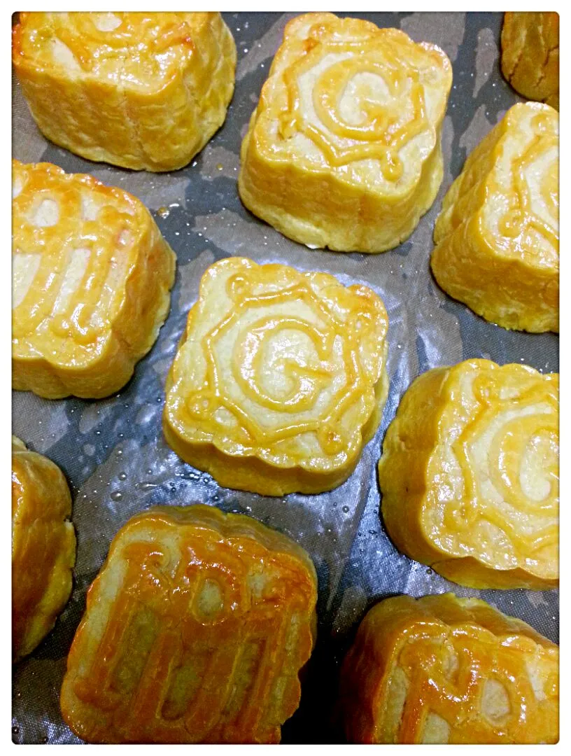 西式酥皮奶黃月餅
Pastry Custard Moon Cake|Gi Gi' s Bakeryさん