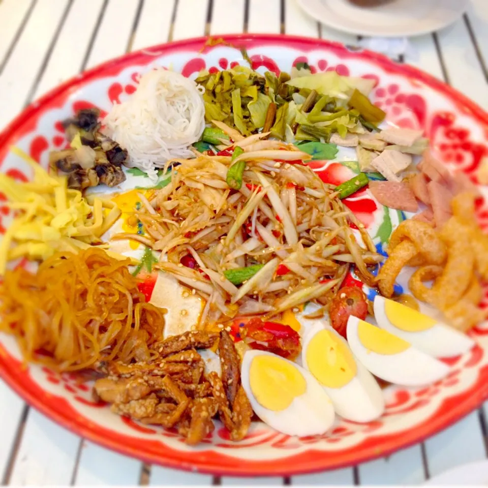 Papaya salad on plate #Tumtad @Zappnae|Chef Bimさん