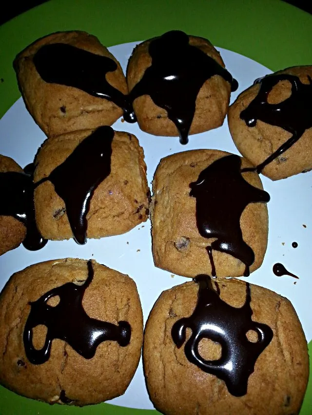 Snapdishの料理写真:smores stuffed cookies with choc drizzle.|Polly Gelfusoさん