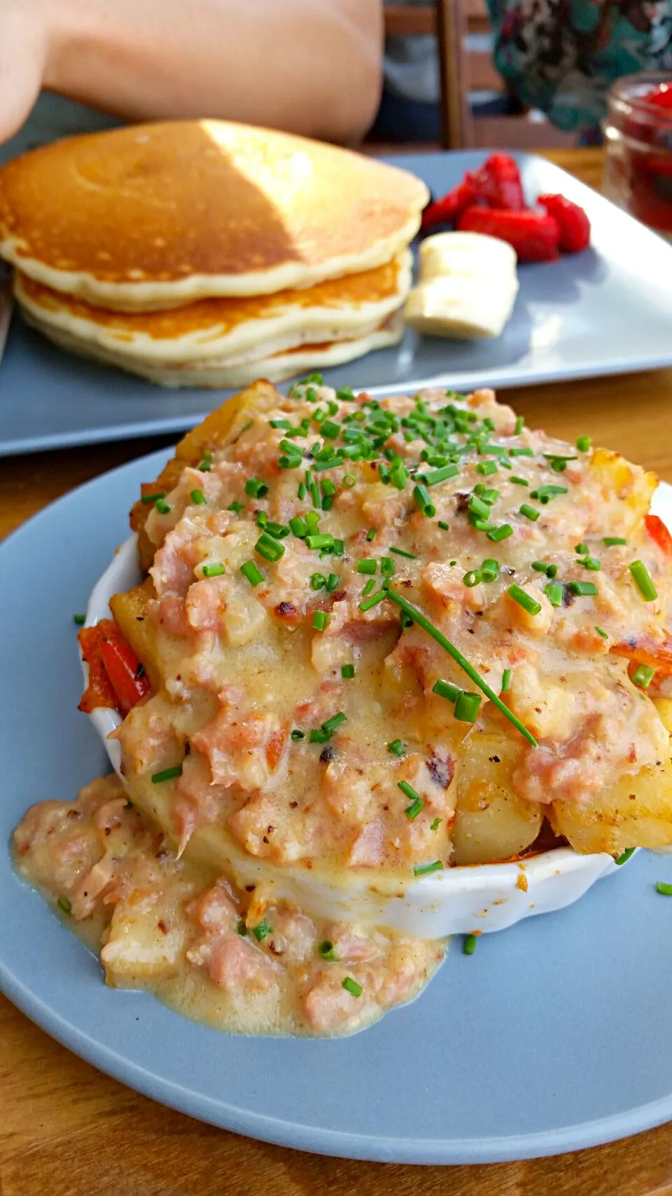 Snapdishの料理写真:Sausage gravy and potatoes|Juliee ~ ジュリーさん