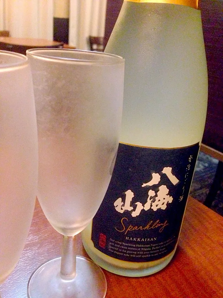 its a new kind of drink: sparkling sake :) 始めて飲んだ酒スパークリング☆ 余裕で一本飲み干しました（≧∇≦）|Tanuさん