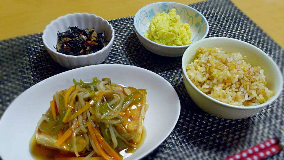 揚げ出し豆腐の野菜あんかけ、ひじきの煮物、かぼちゃサラダ、混ぜごはん|おれおさん