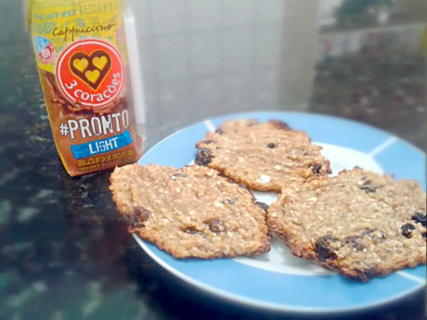 08/08/2014 - lanche da tarde

cappuccino light + biscoitos integrais de banana, aveia e passas|Gabriela Baptistaさん