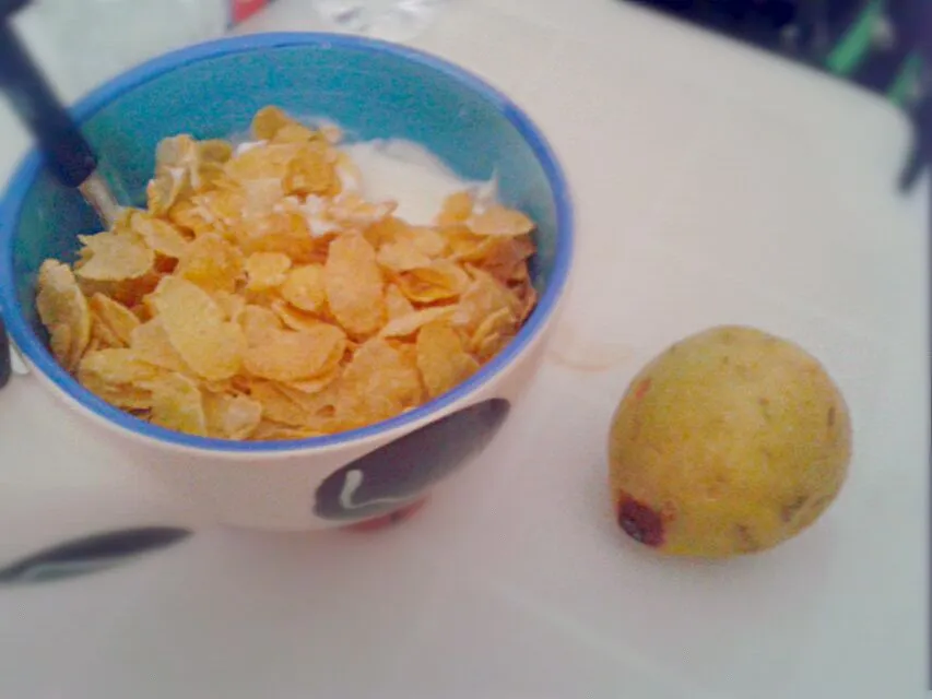 Snapdishの料理写真:12/08/2014 - desjejum

iogurte desnatado + cereal de milho sem açúcar + goiaba|Gabriela Baptistaさん