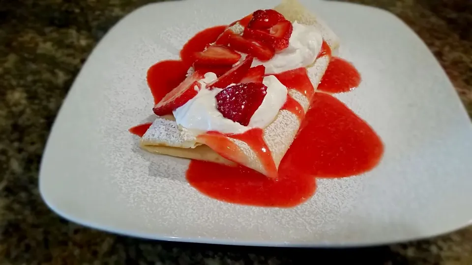 Strawberry crepes|jeffry angeloさん