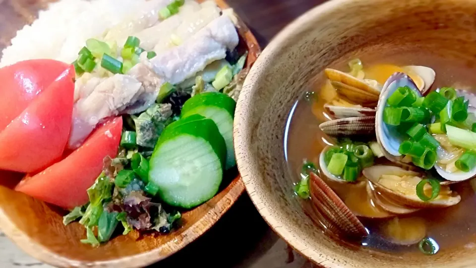 Snapdishの料理写真:シンガポールチキンライスとあさりの味噌汁|Akiko Katoさん