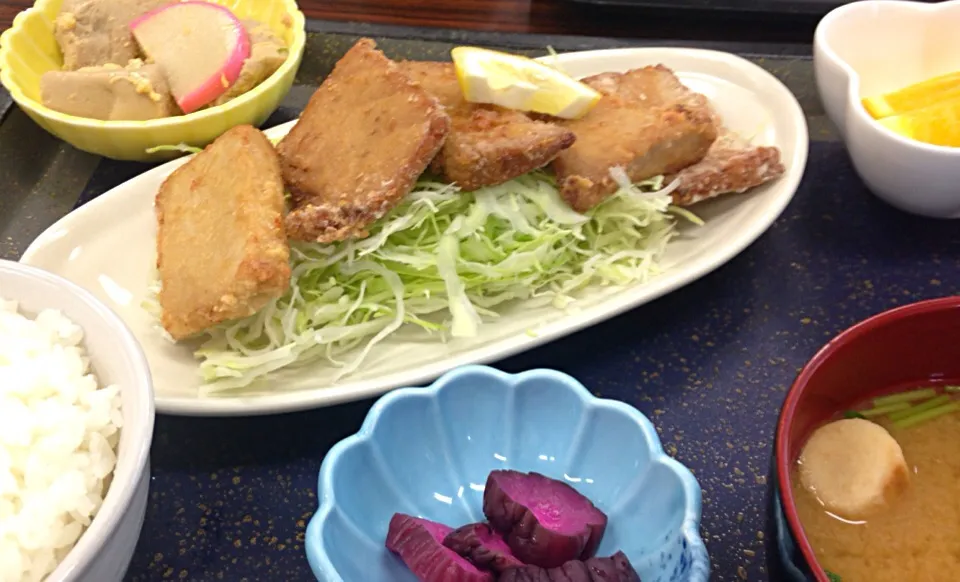 営業マン  一昨日の昼ごはん   マグロ竜田揚げ定食|ぽんたさん