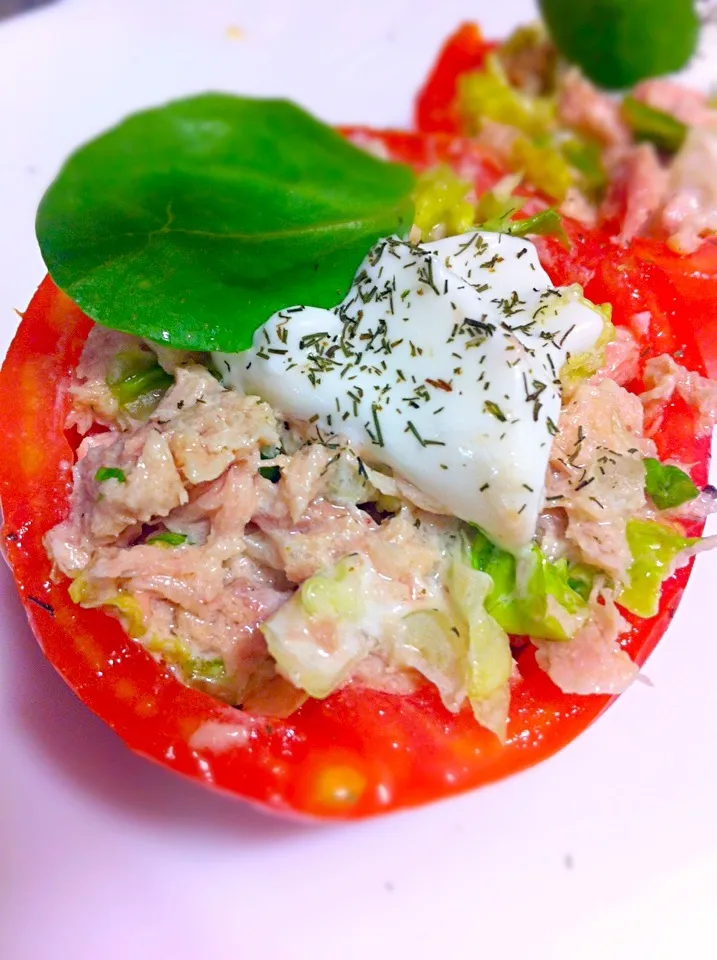 Tomatos with tuna and lettuce with mayonaise|rachelsweetさん