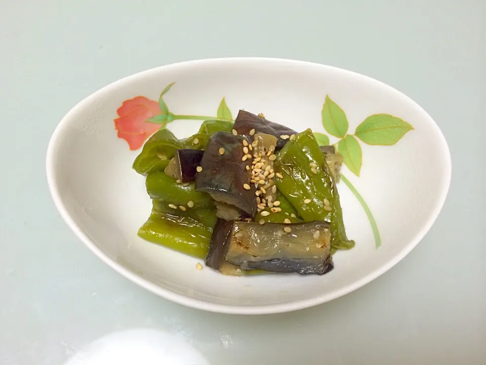 万願寺唐辛子と茄子のなにか♪( ´▽｀)|めるぴさん