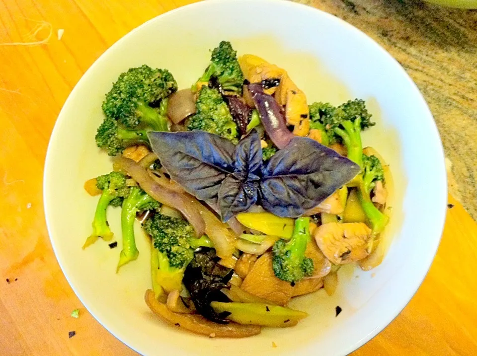 Chicken stir fry w purple basil|Patricia Aさん