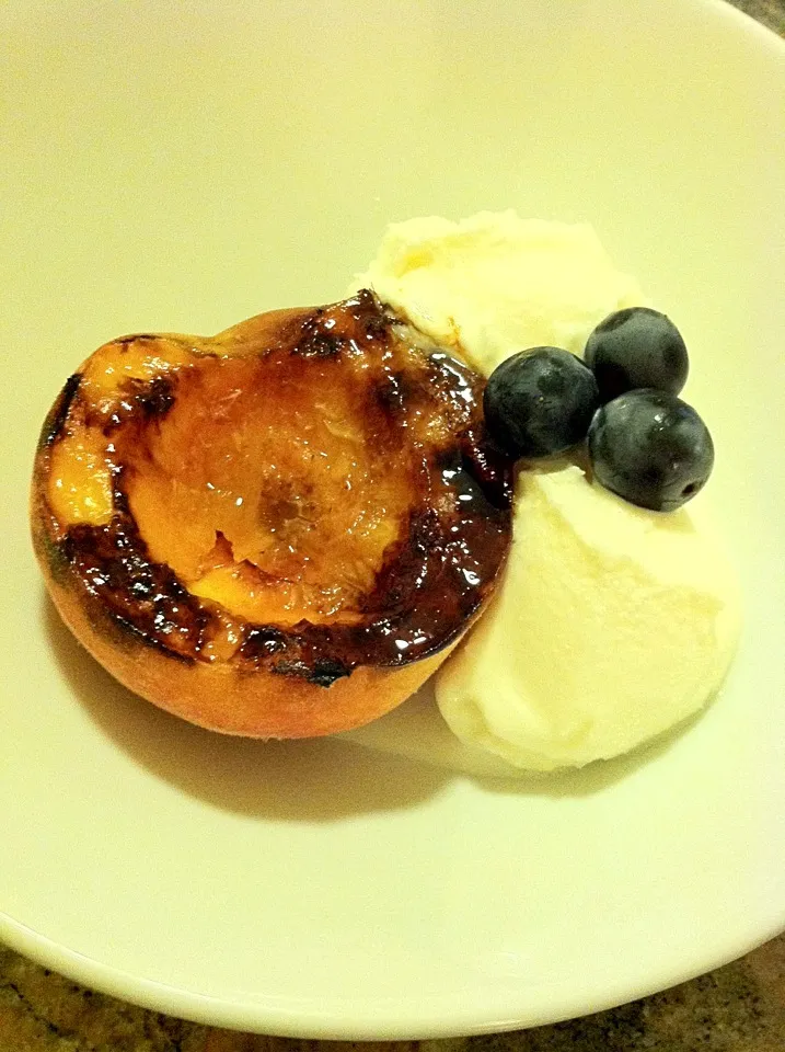 Grilled peach with ice cream|Patricia Aさん