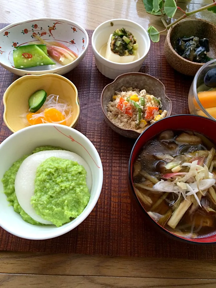 ずんだ餅と野菜と果物だけの朝食|葉月さん