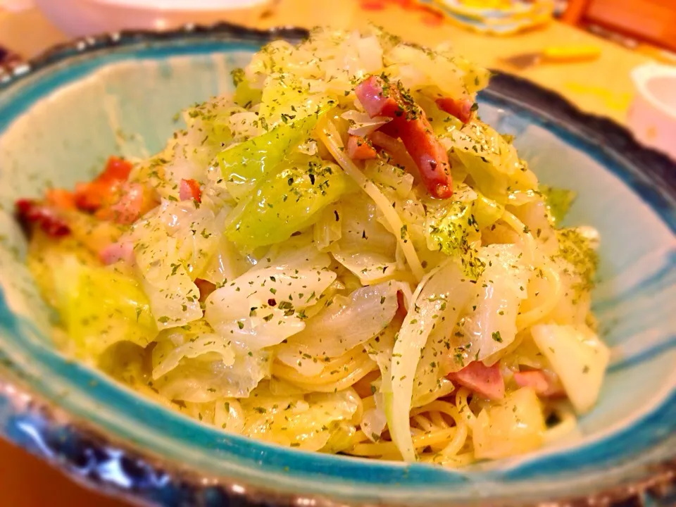 Snapdishの料理写真:今日のパパパスタ【キャベツとソーセージのペペロンチーノ】|不動南平さん