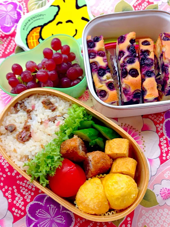 Snapdishの料理写真:蜆と新生姜の混ぜ御飯弁当☆おやつはブルーベリーパウンドケーキ♥︎|Blueberry🫐さん