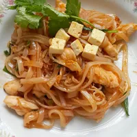 Snapdishの料理写真:chicken pad thai|miyummyさん