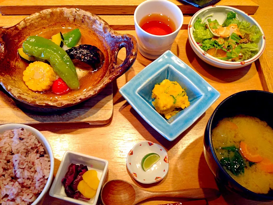 Snapdishの料理写真:夏野菜と塩麹のさっぱり豆腐つくねハンバーグ☆やさい家めい|leimomiさん