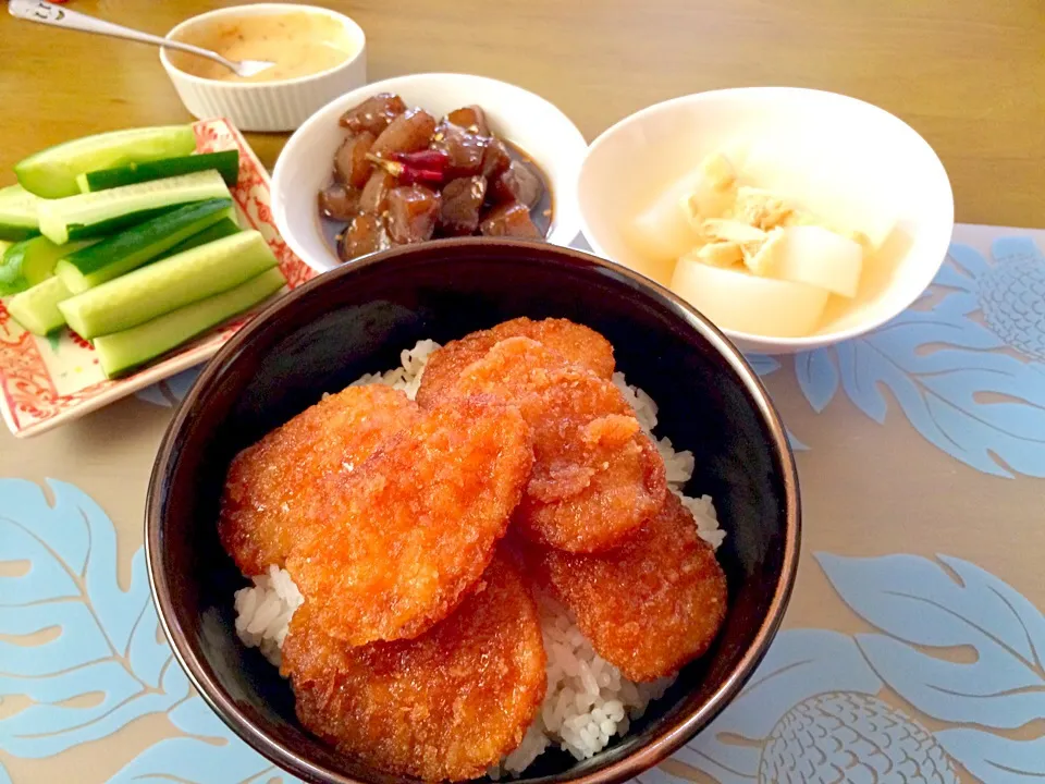 タレカツ丼でランチ〜🍚🍚|かずみさん