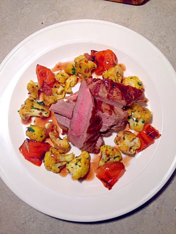 Grilled Beef Sirloin, Spiced Cauliflower and Roast Tomato|Chrisy Hillさん