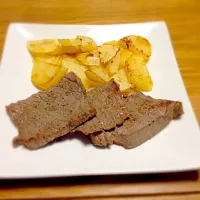 Snapdishの料理写真:牛モモのステーキ|ひろさん