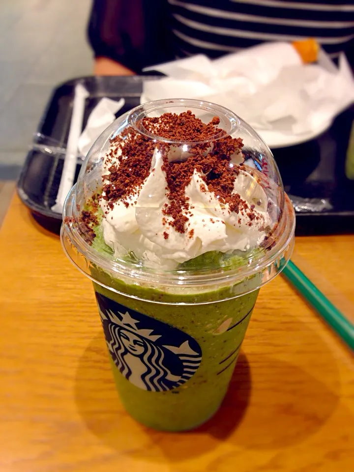 Mocha frappuccino with chocolate brownie powder🍵🍦|Nonononoさん