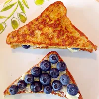 Blueberry in French Toasts|wei weiさん