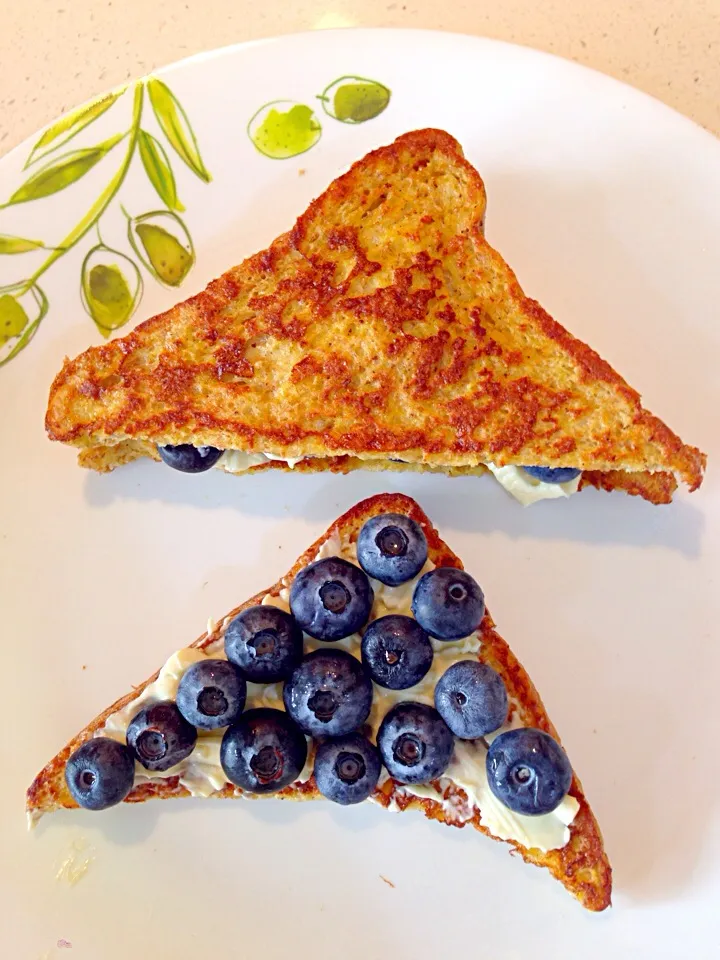 Blueberry in French Toasts|wei weiさん