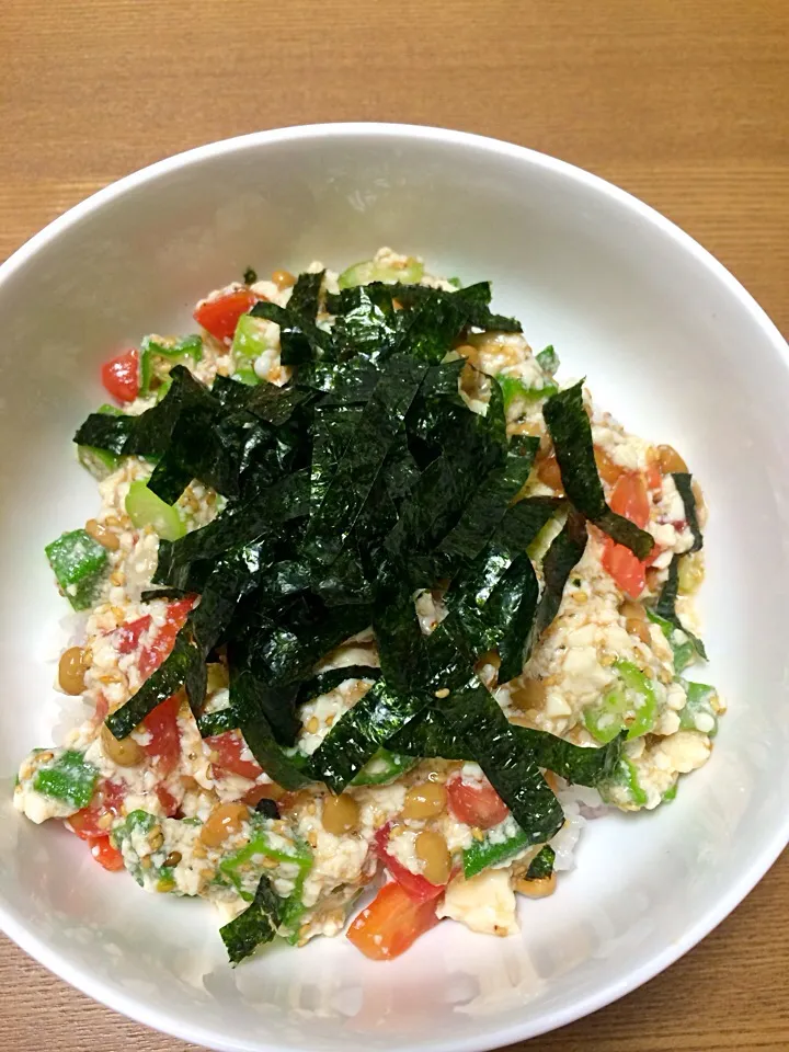 夏野菜と納豆豆腐丼♪|こなさん