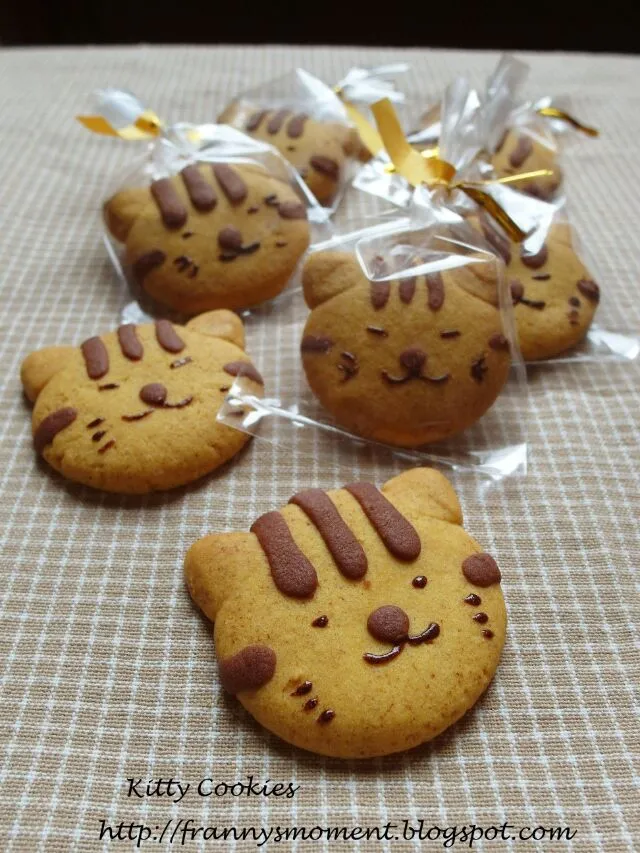 Snapdishの料理写真:Kitty cookies (individual packing) for friends|Frannyさん