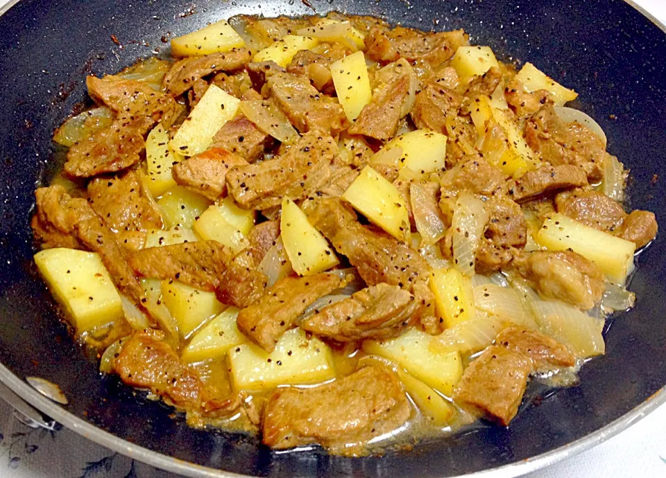 Pork & sliced potato with soysauce stir fry|Liezlさん